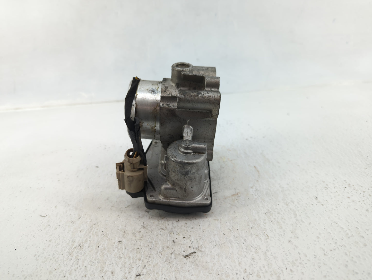 2014-2020 Ford Fusion Throttle Body P/N:DS7G-9F991-BB Fits Fits 2014 2015 2016 2017 2018 2019 2020 OEM Used Auto Parts - Oem