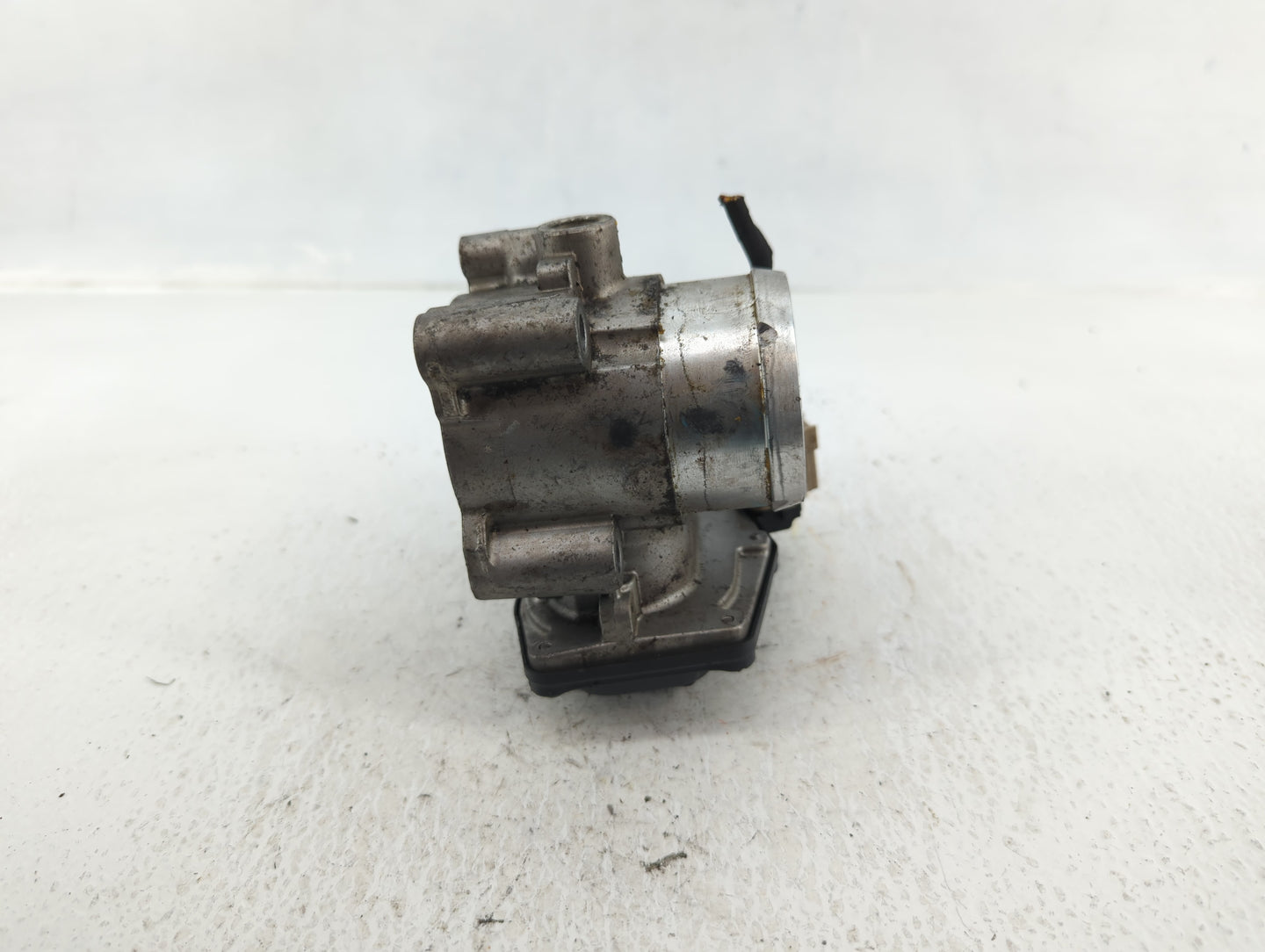 2014-2020 Ford Fusion Throttle Body P/N:DS7G-9F991-BB Fits Fits 2014 2015 2016 2017 2018 2019 2020 OEM Used Auto Parts - Oem