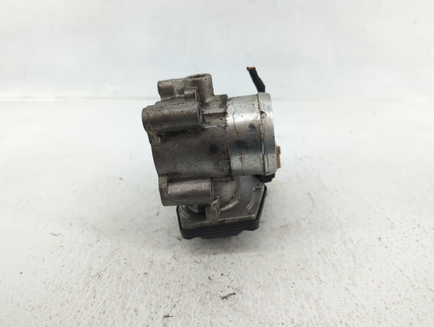 2014-2020 Ford Fusion Throttle Body P/N:DS7G-9F991-BB Fits Fits 2014 2015 2016 2017 2018 2019 2020 OEM Used Auto Parts - Oem