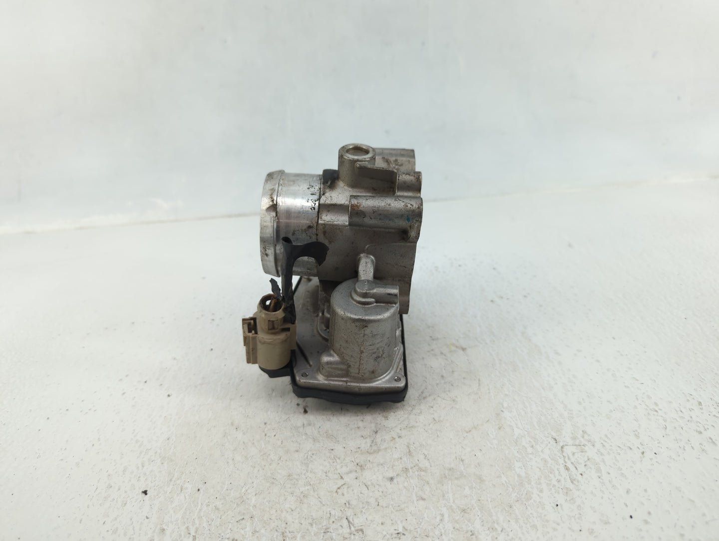 2014-2020 Ford Fusion Throttle Body P/N:DS7G-9F991-BB Fits Fits 2014 2015 2016 2017 2018 2019 2020 OEM Used Auto Parts - Oem