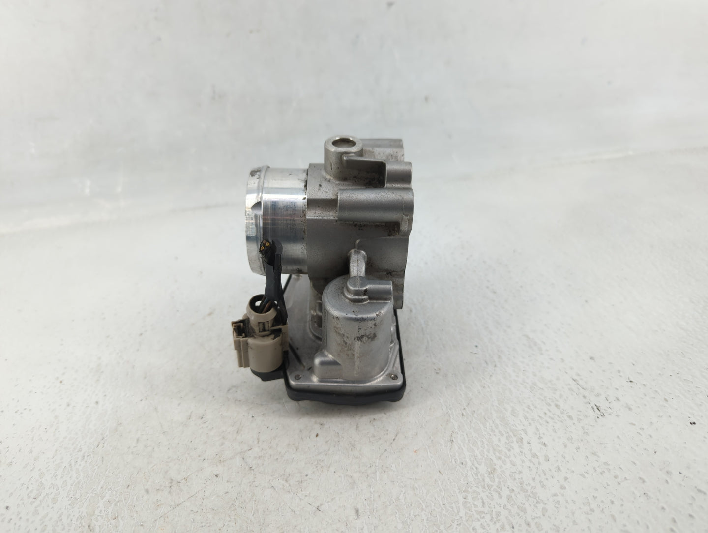 2014-2020 Ford Fusion Throttle Body P/N:DS7G-9F991-BB Fits Fits 2014 2015 2016 2017 2018 2019 2020 OEM Used Auto Parts - Oem