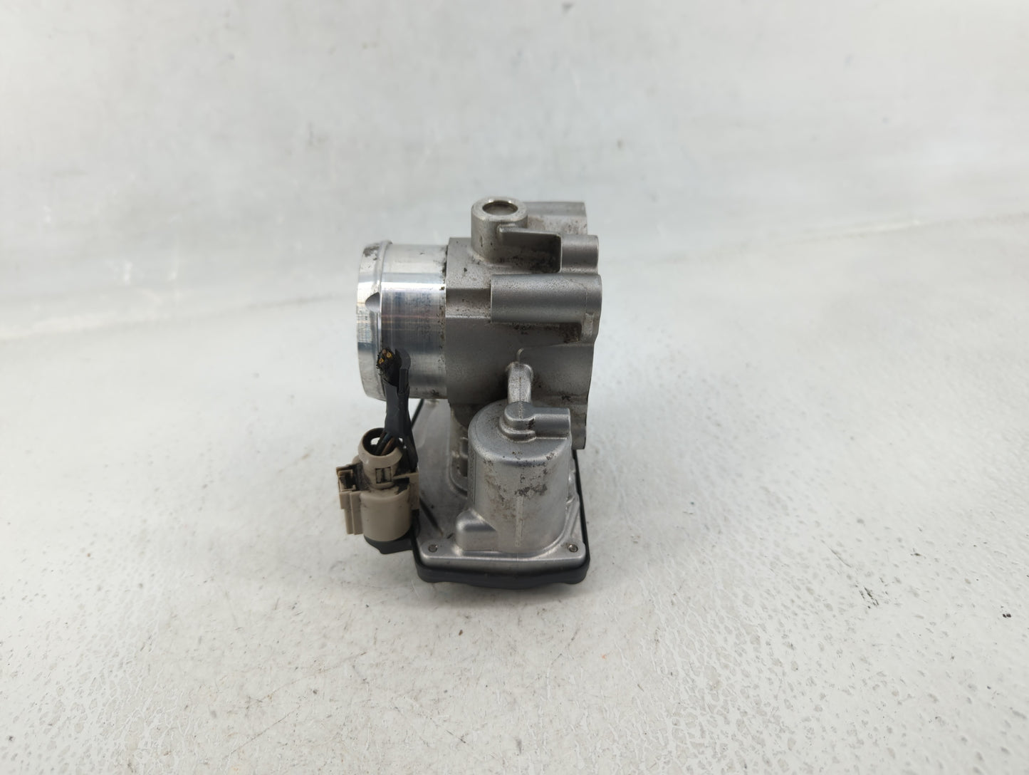 2014-2020 Ford Fusion Throttle Body P/N:DS7G-9F991-BB Fits Fits 2014 2015 2016 2017 2018 2019 2020 OEM Used Auto Parts - Oem