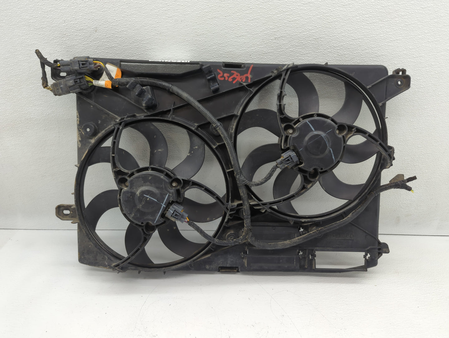2013-2020 Ford Fusion Left Radiator Fan Motor Assembly Black - Oemusedautoparts1.com