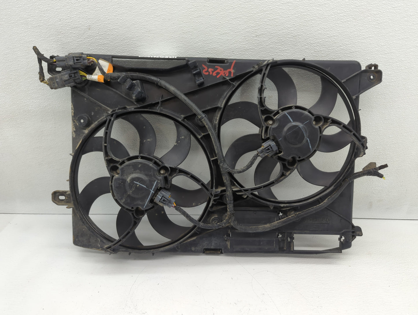 2013-2020 Ford Fusion Left Radiator Fan Motor Assembly Black - Oemusedautoparts1.com