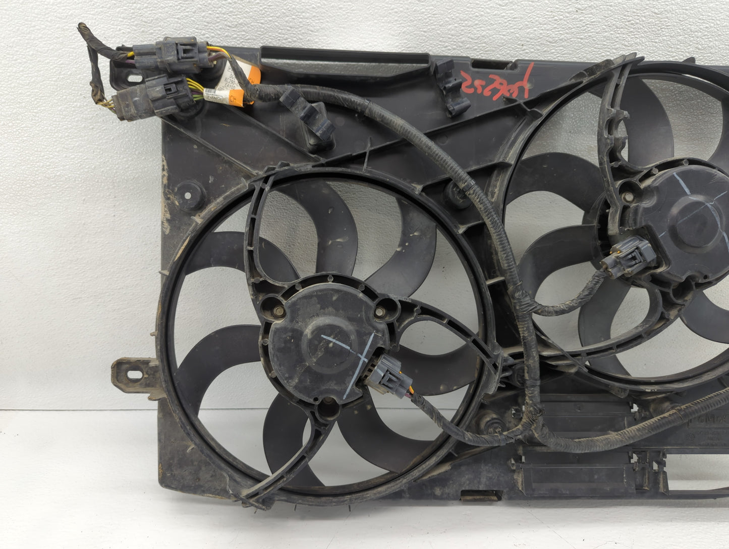 2013-2020 Ford Fusion Left Radiator Fan Motor Assembly Black - Oemusedautoparts1.com