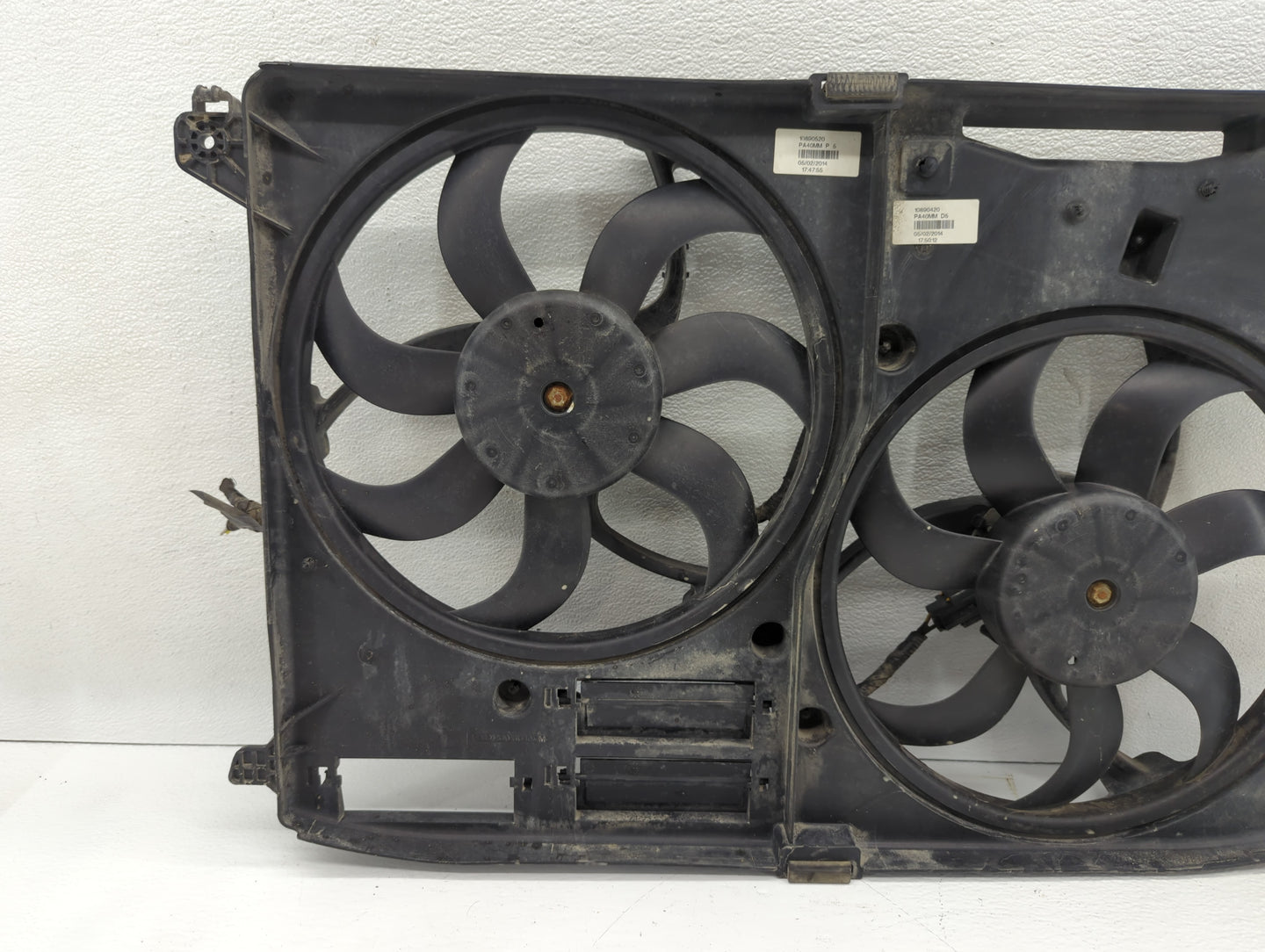 2013-2020 Ford Fusion Left Radiator Fan Motor Assembly Black - Oemusedautoparts1.com