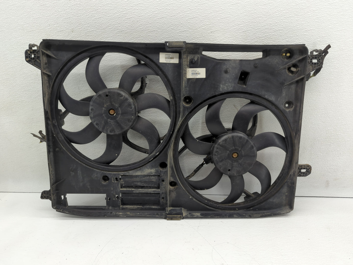 2013-2020 Ford Fusion Left Radiator Fan Motor Assembly Black - Oemusedautoparts1.com