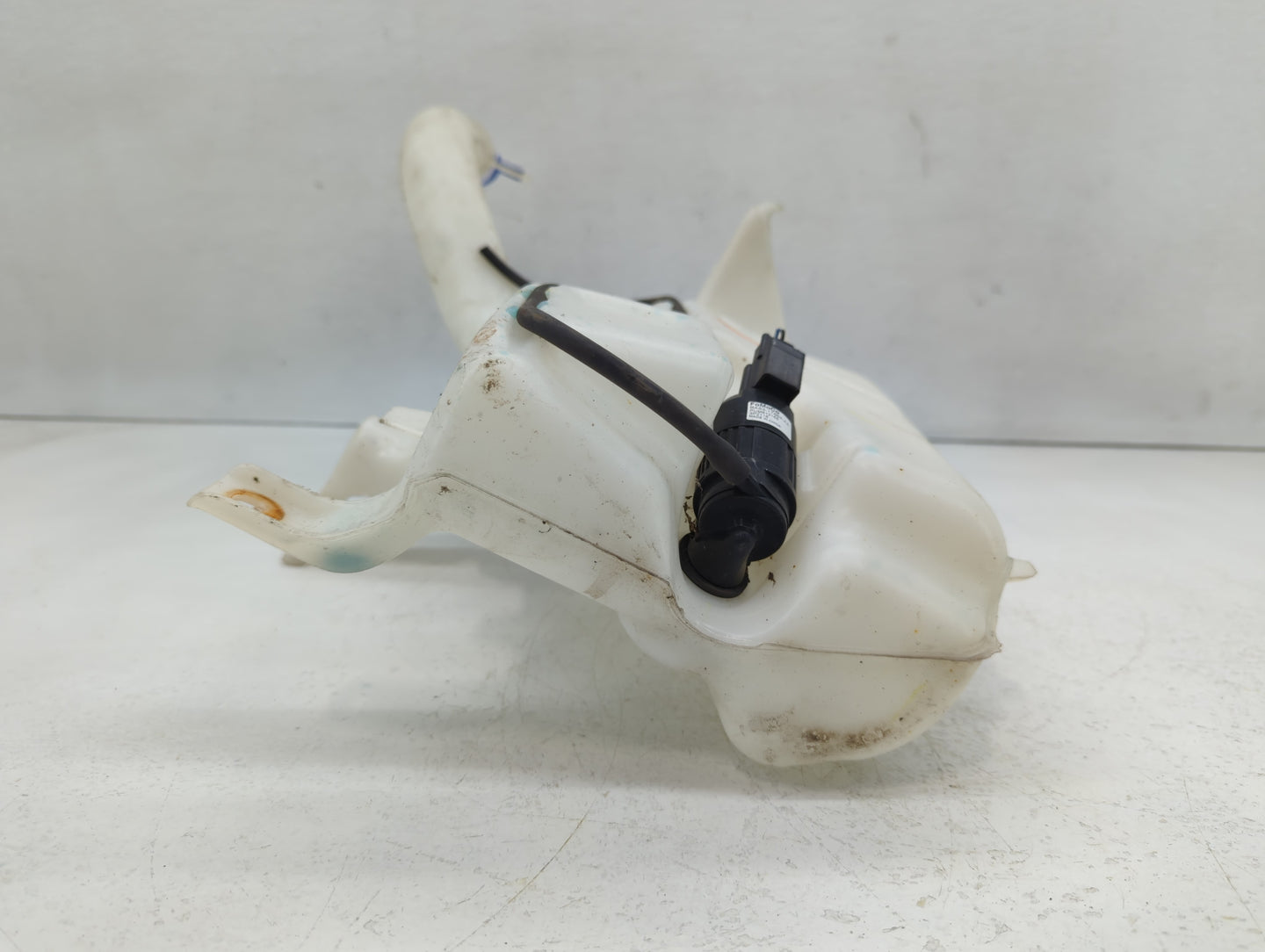 2013-2014 Ford Fusion Windshield Washer Fluid Reservoir Bottle Oem - Oemusedautoparts1.com