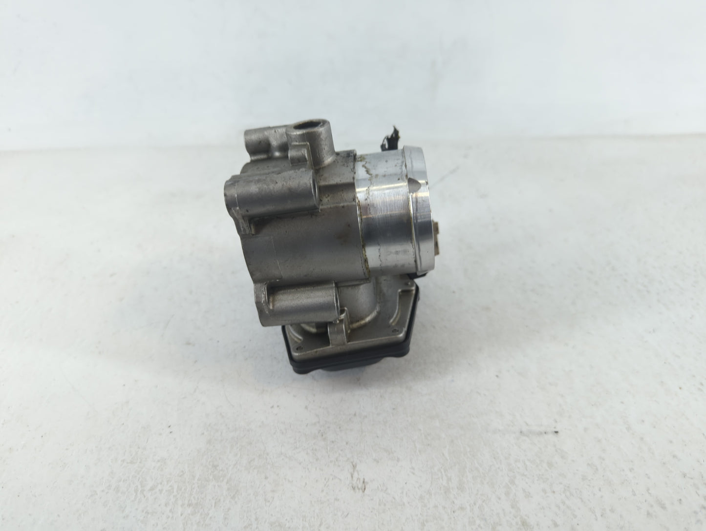 2014-2020 Ford Fusion Throttle Body P/N:DS7G-9F991-BB Fits Fits 2014 2015 2016 2017 2018 2019 2020 OEM Used Auto Parts - Oem