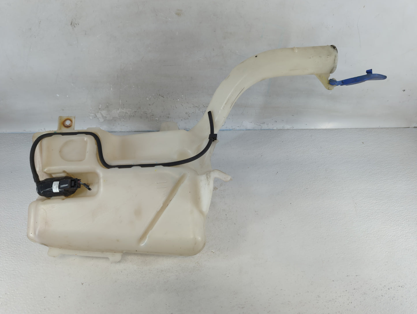 2013-2014 Ford Fusion Windshield Washer Fluid Reservoir Bottle Oem - Oemusedautoparts1.com