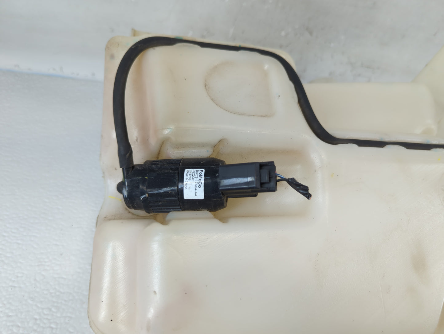 2013-2014 Ford Fusion Windshield Washer Fluid Reservoir Bottle Oem - Oemusedautoparts1.com