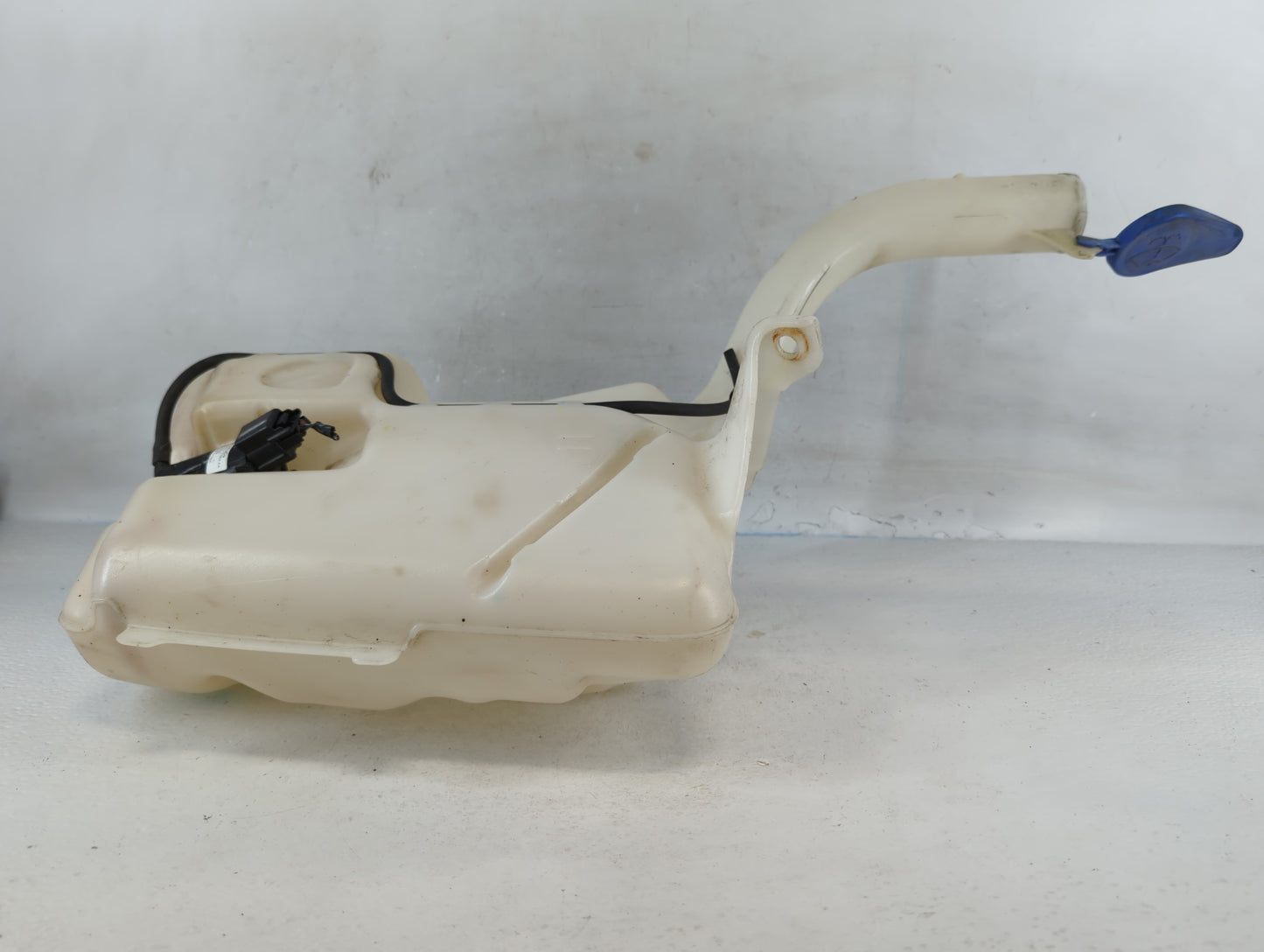 2013-2014 Ford Fusion Windshield Washer Fluid Reservoir Bottle Oem - Oemusedautoparts1.com