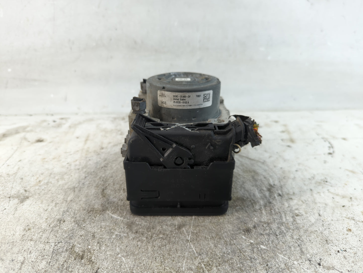 2014-2016 Ford Fusion ABS Pump Control Module Replacement P/N:DG9C-2C405-DF Fits Fits 2014 2015 2016 OEM Used Auto Parts - O