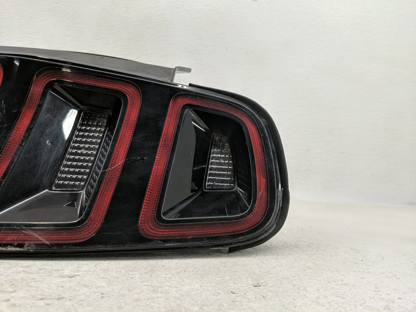 2013-2014 Ford Mustang Tail Light Assembly Passenger Right OEM P/N:DR33-13B50 Fits Fits 2013 2014 OEM Used Auto Parts - Oemu