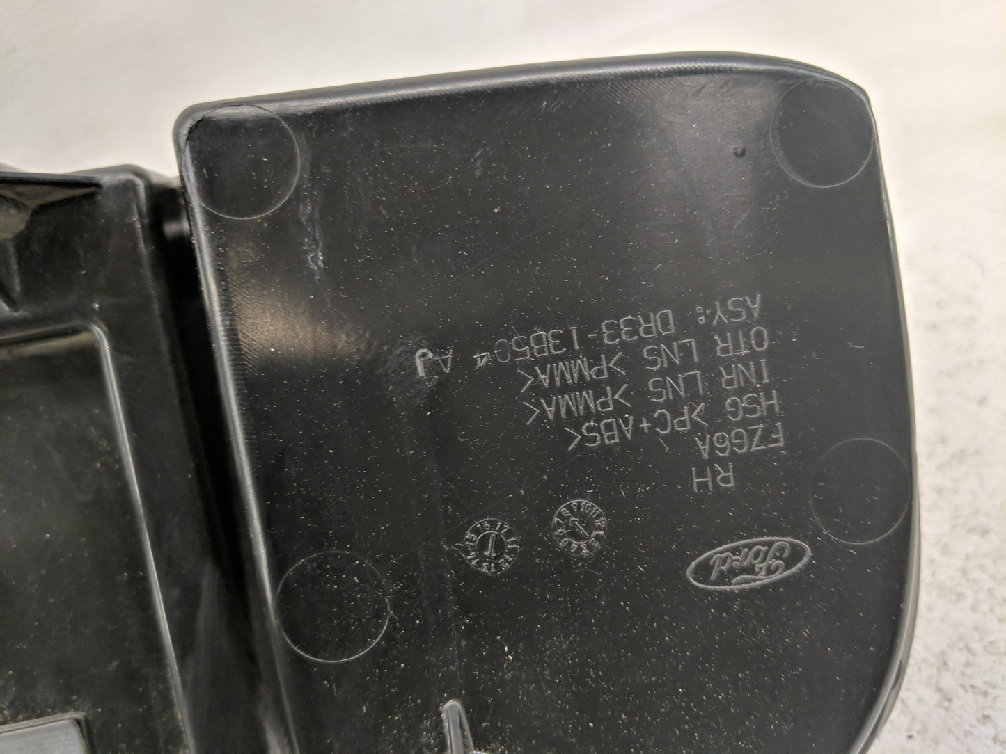 2013-2014 Ford Mustang Tail Light Assembly Passenger Right OEM P/N:DR33-13B50 Fits Fits 2013 2014 OEM Used Auto Parts - Oemu