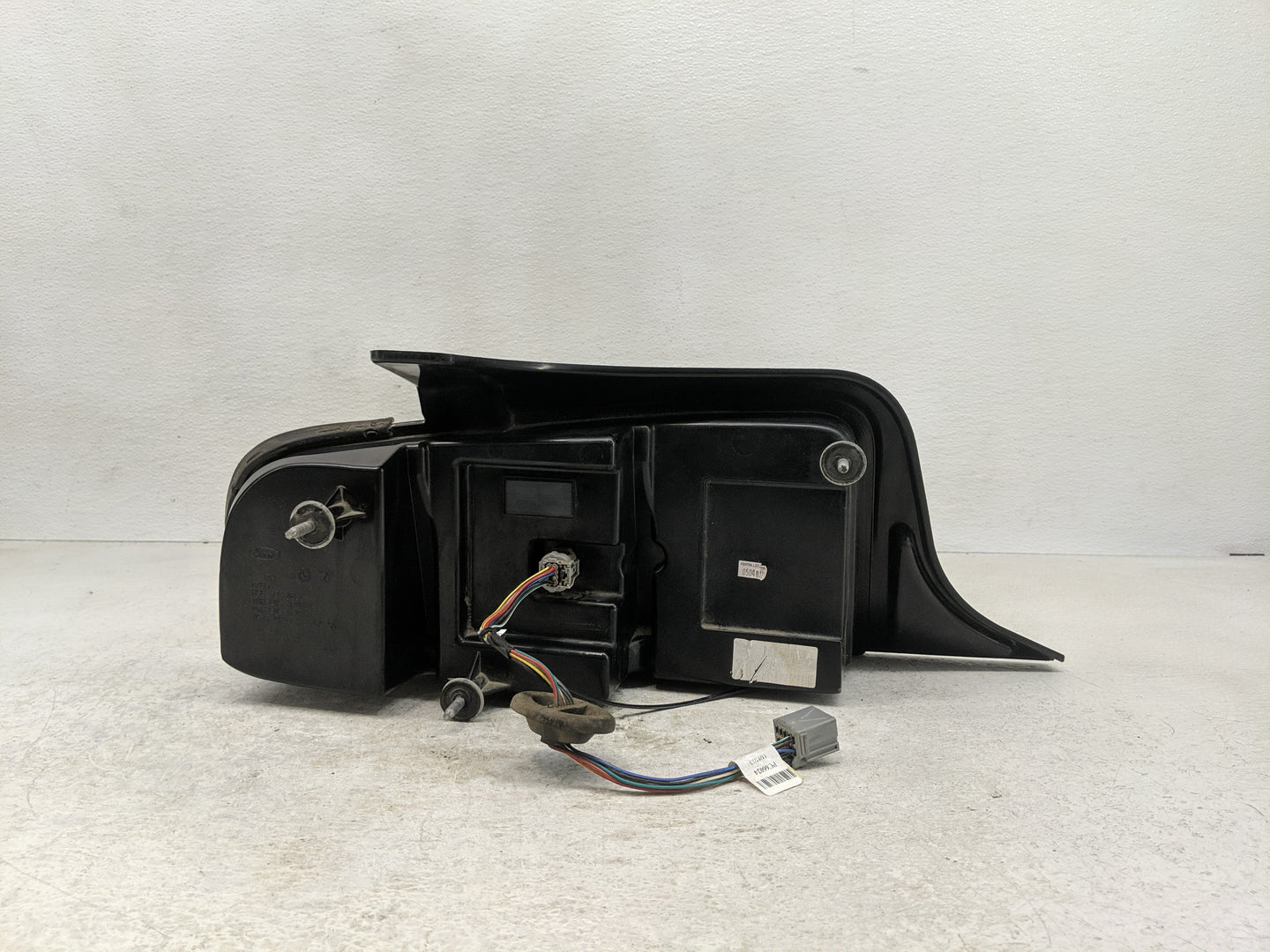 2013-2014 Ford Mustang Tail Light Assembly Passenger Right OEM P/N:DR33-13B50 Fits Fits 2013 2014 OEM Used Auto Parts - Oemu
