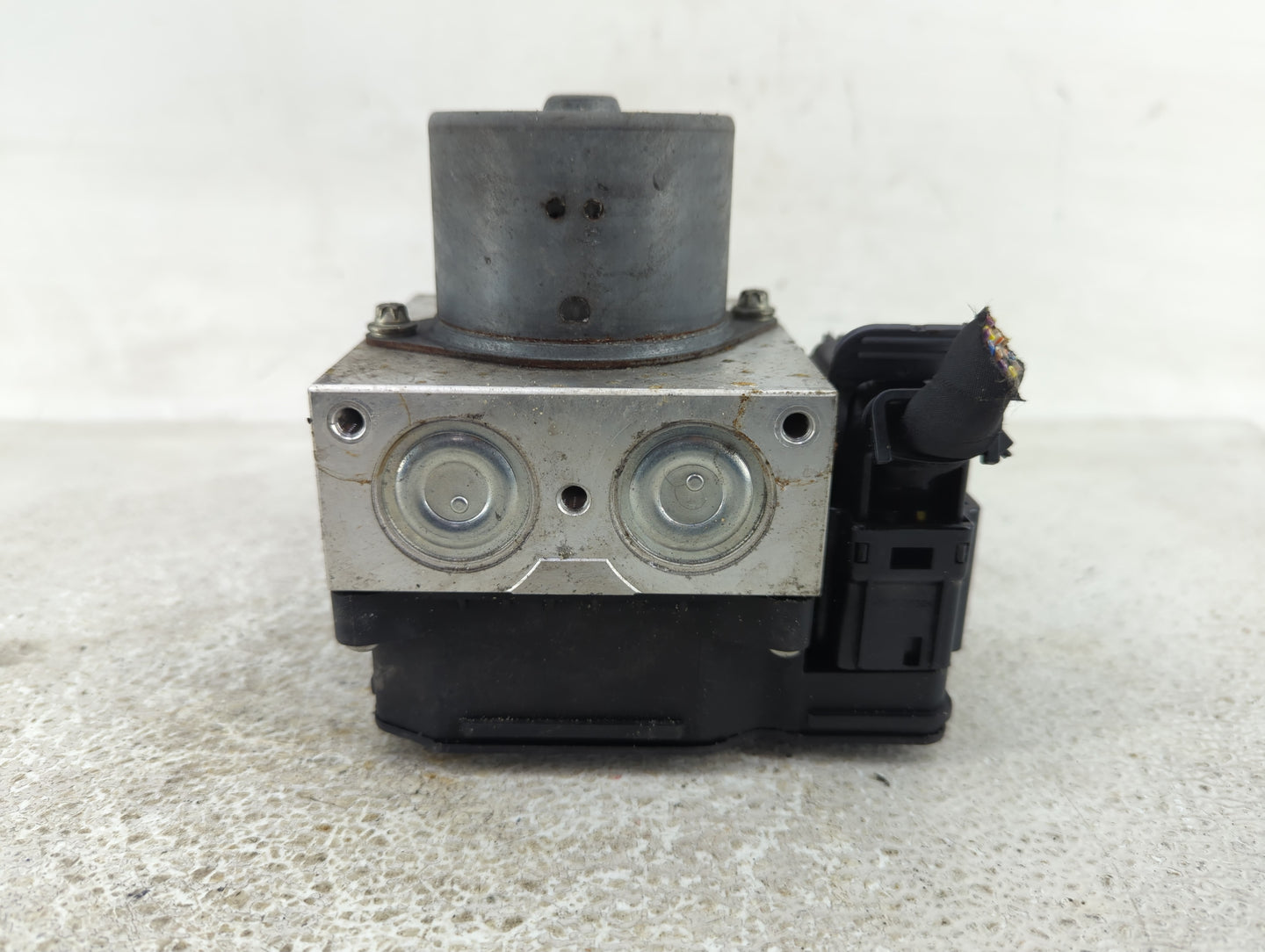 2013-2014 Ford Mustang ABS Pump Control Module Replacement P/N:DR33-2C405-AD Fits Fits 2013 2014 OEM Used Auto Parts - Oemus