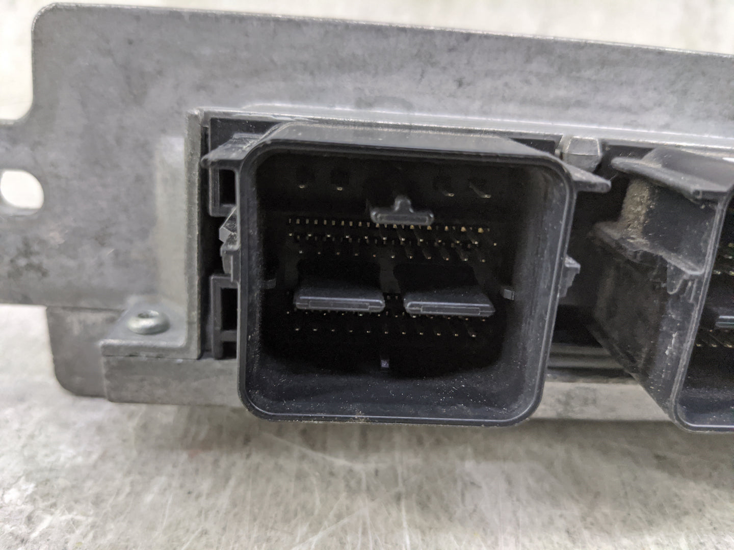 2013-2014 Ford Mustang PCM Engine Control Computer ECU ECM PCU OEM P/N:DR3A-12A650-C 1331657A01, 6MXLDMAS00 Fits Fits 2013 2