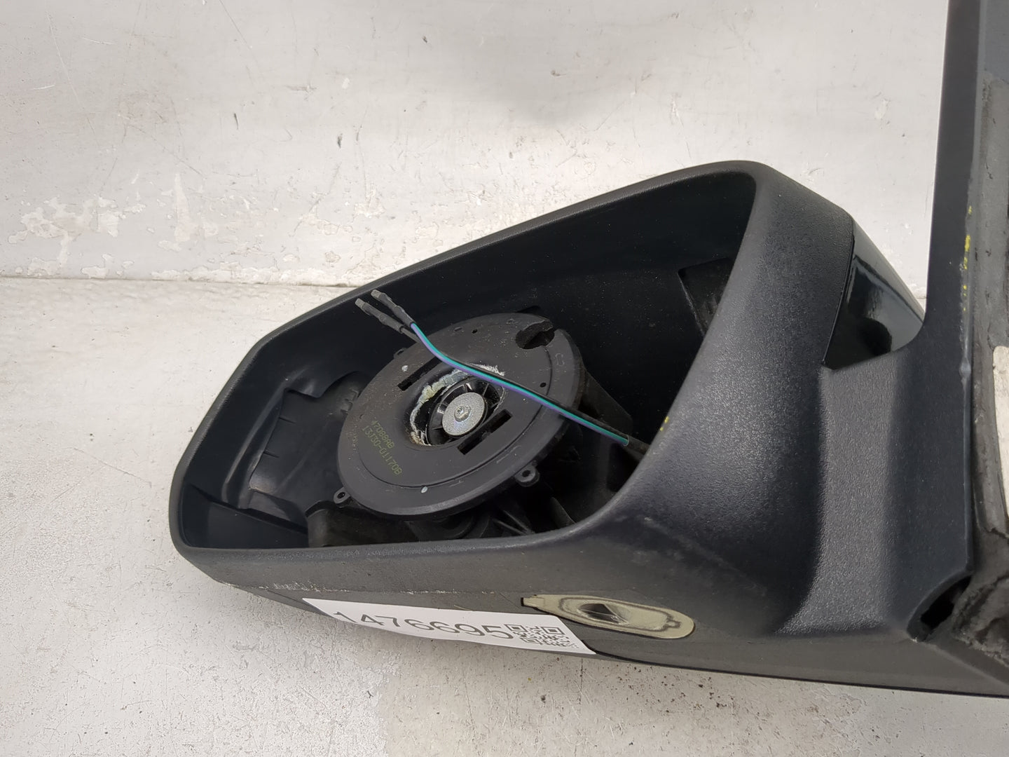 2014 Ford Mustang Driver Side View Mirror - Left Door Mirror OEM Used - Oemusedautoparts1.com
