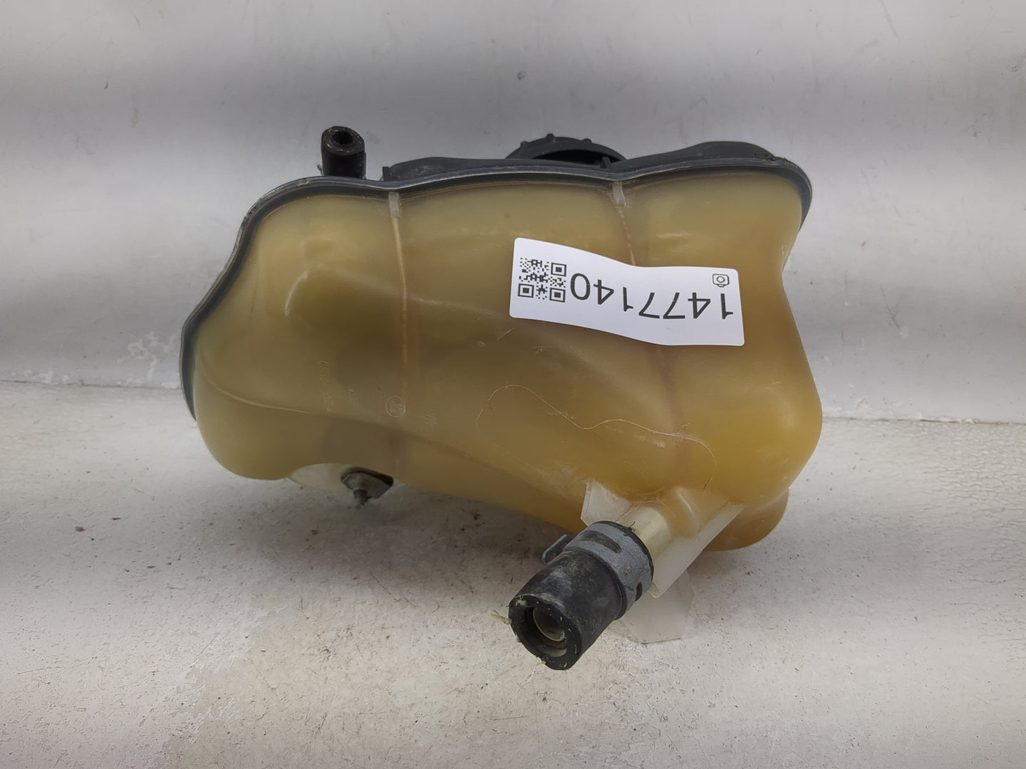 2010-2014 Ford Mustang Windshield Washer Fluid Reservoir Bottle Oem 1477140 - Oemusedautoparts1.com