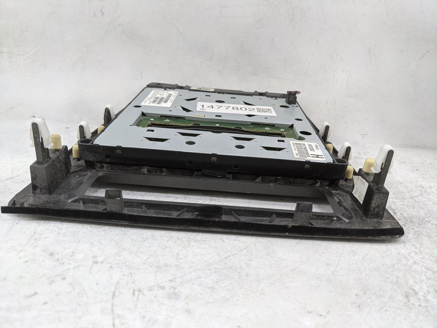 2011-2014 Ford Mustang Radio Control Panel 1477802 - Oemusedautoparts1.com