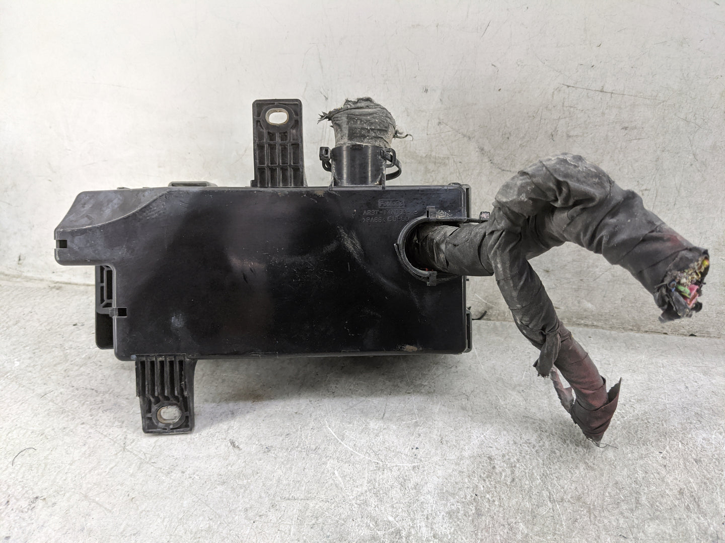 2012-2014 Ford Mustang Fusebox Fuse Box Panel Relay Module P/N:6E5T-14A003-AB Fits Fits 2012 2013 2014 OEM Used Auto Parts -