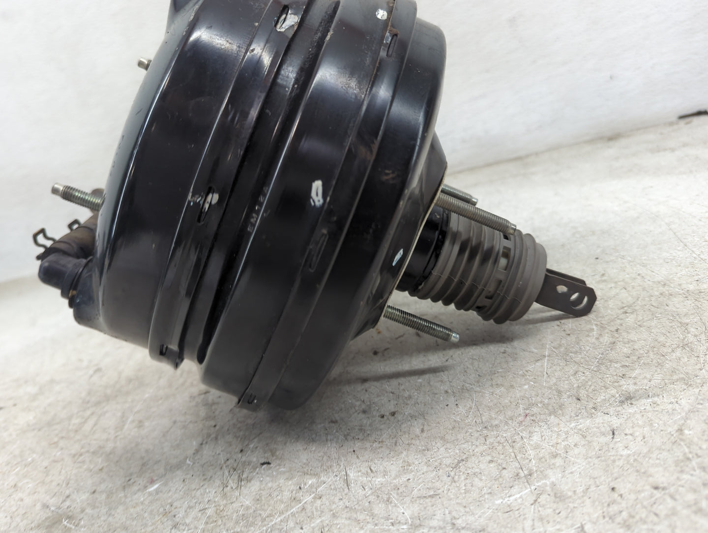 2009-2014 Ford Mustang Power Brake Booster Oem 1490160 - Oemusedautoparts1.com