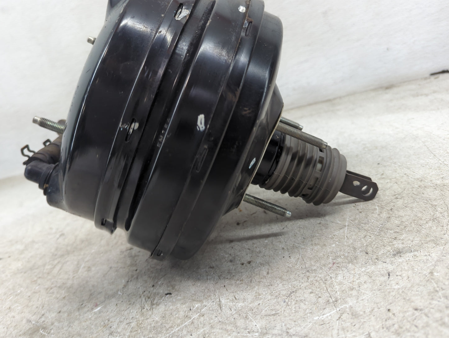 2009-2014 Ford Mustang Power Brake Booster Oem 1490160 - Oemusedautoparts1.com