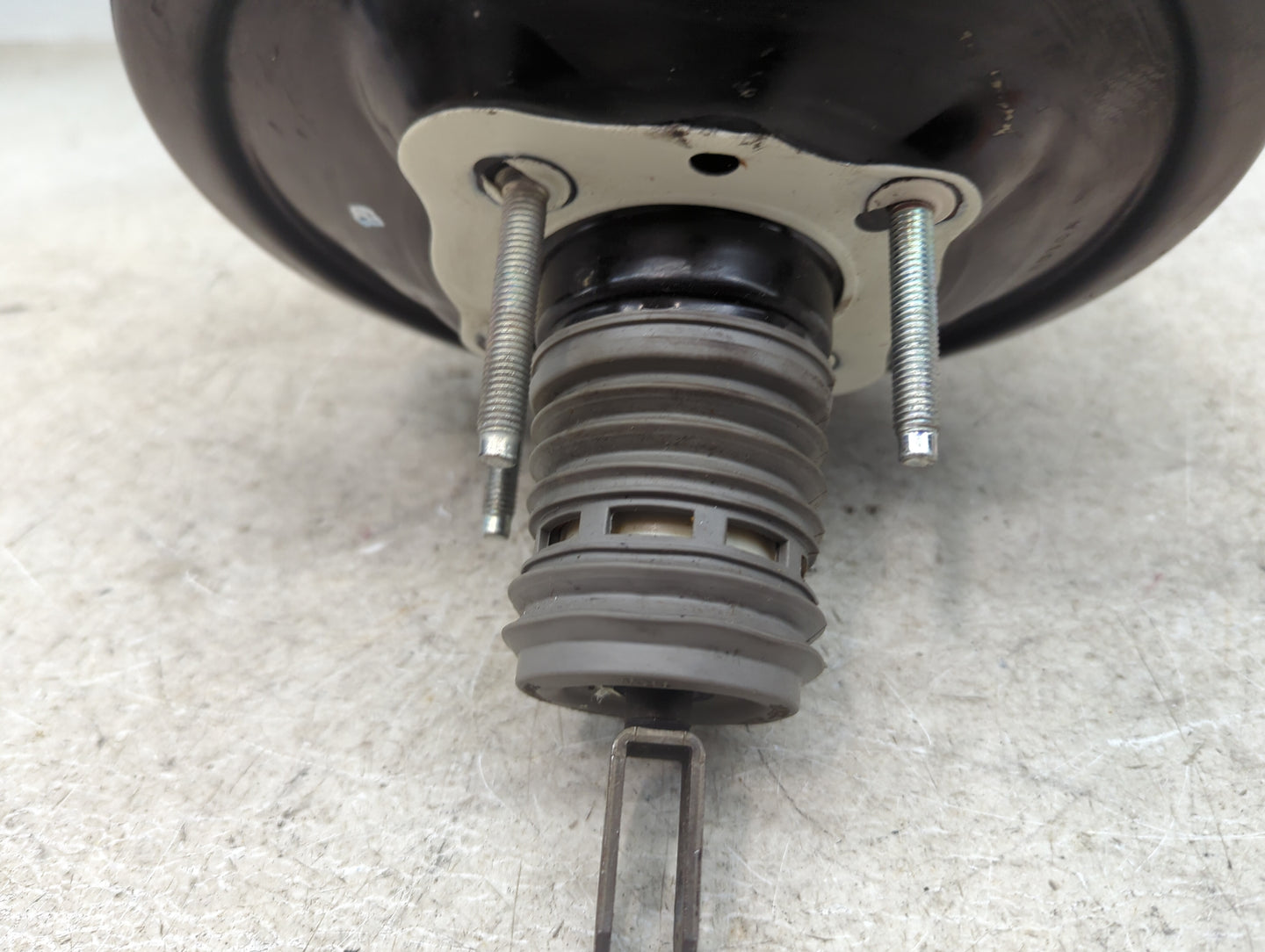2009-2014 Ford Mustang Power Brake Booster Oem 1490160 - Oemusedautoparts1.com