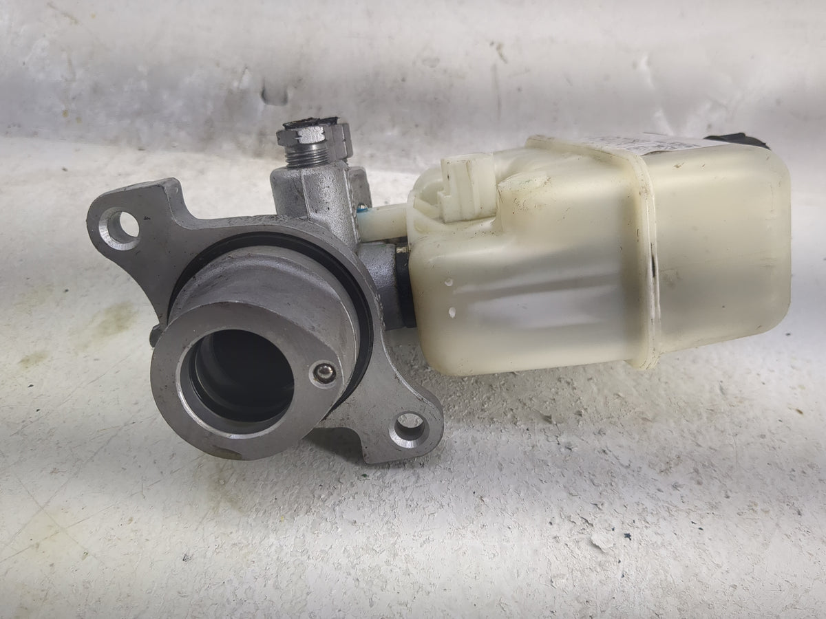 2010-2014 Ford Mustang Brake Master Cylinder 1497807 - Oemusedautoparts1.com