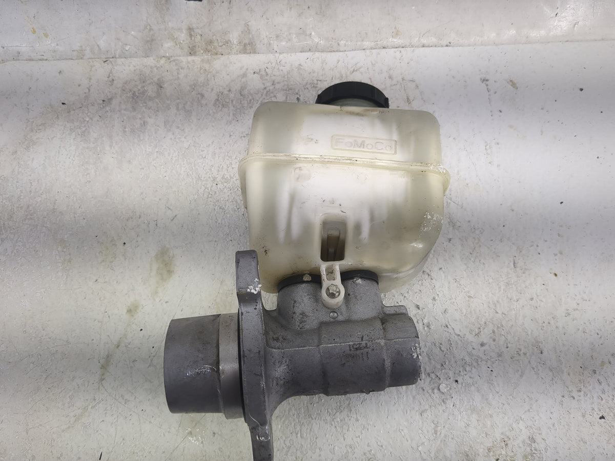 2010-2014 Ford Mustang Brake Master Cylinder 1497807 - Oemusedautoparts1.com