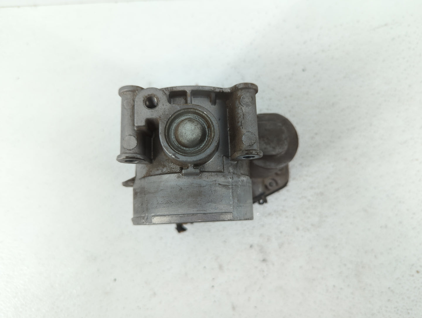 2011-2017 Ford Mustang Throttle Body P/N:AT4E-9F991-EJ AT4E-EH, AT4E-EF Fits Fits 2011 2012 2013 2014 2015 2016 2017 2018 20