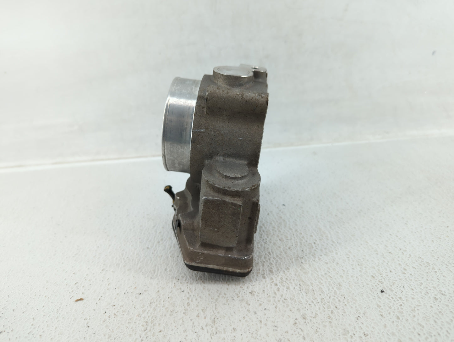 2011-2017 Ford Mustang Throttle Body P/N:2J1523B-0955 Fits Fits 2011 2012 2013 2014 2015 2016 2017 2018 2019 OEM Used Auto P