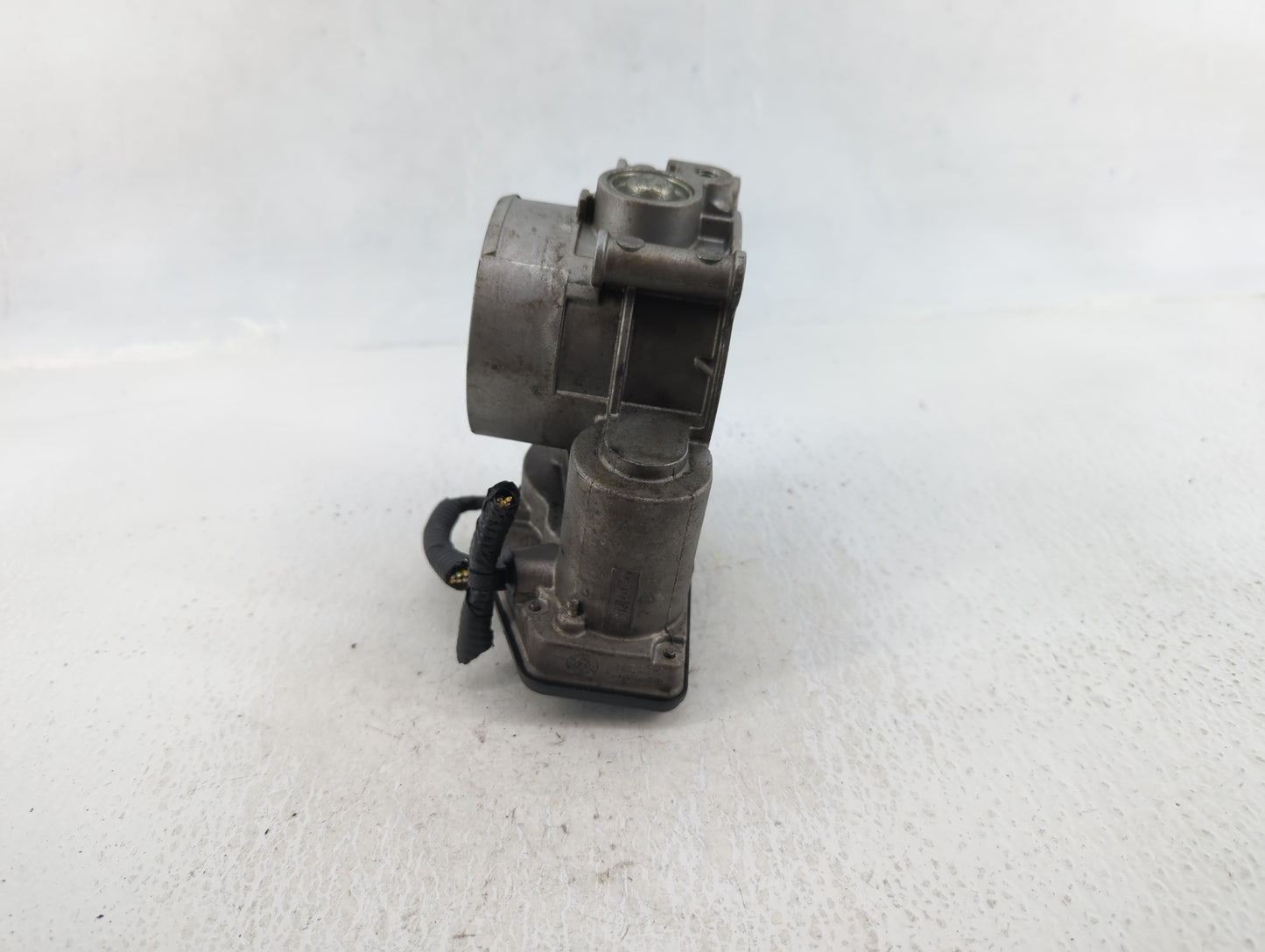 2011-2017 Ford Mustang Throttle Body P/N:AT4E-EH Fits Fits 2011 2012 2013 2014 2015 2016 2017 2018 2019 OEM Used Auto Parts 