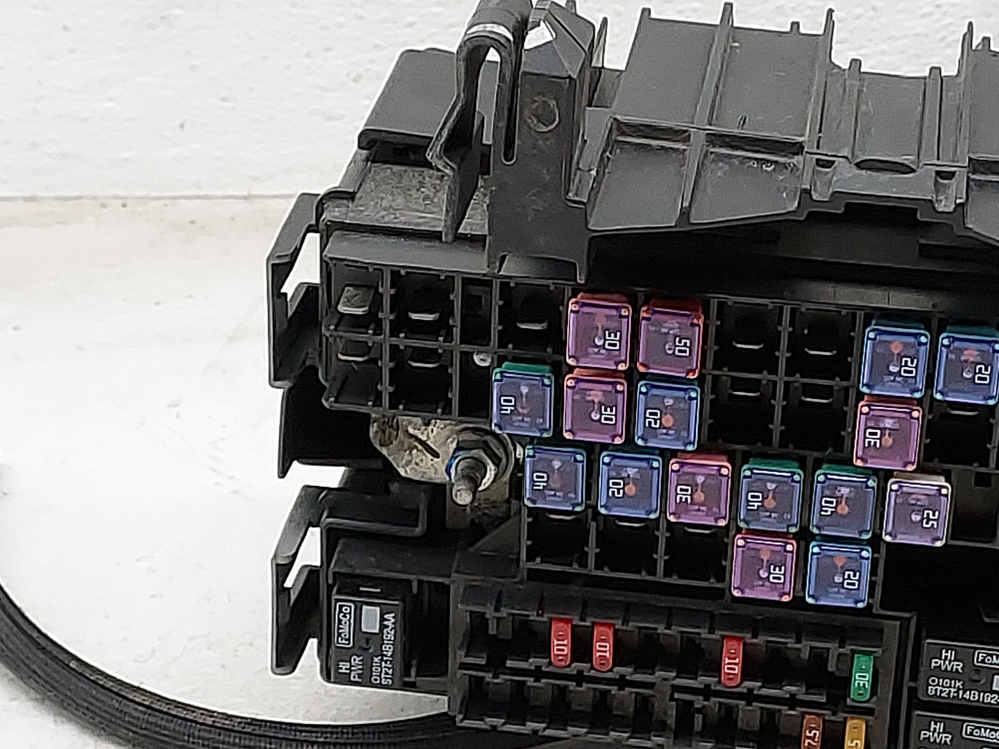 2013-2016 Ford Taurus Fusebox Fuse Box Panel Relay Module Fits Fits 2013 2014 2015 2016 OEM Used Auto Parts - Oemusedautopar