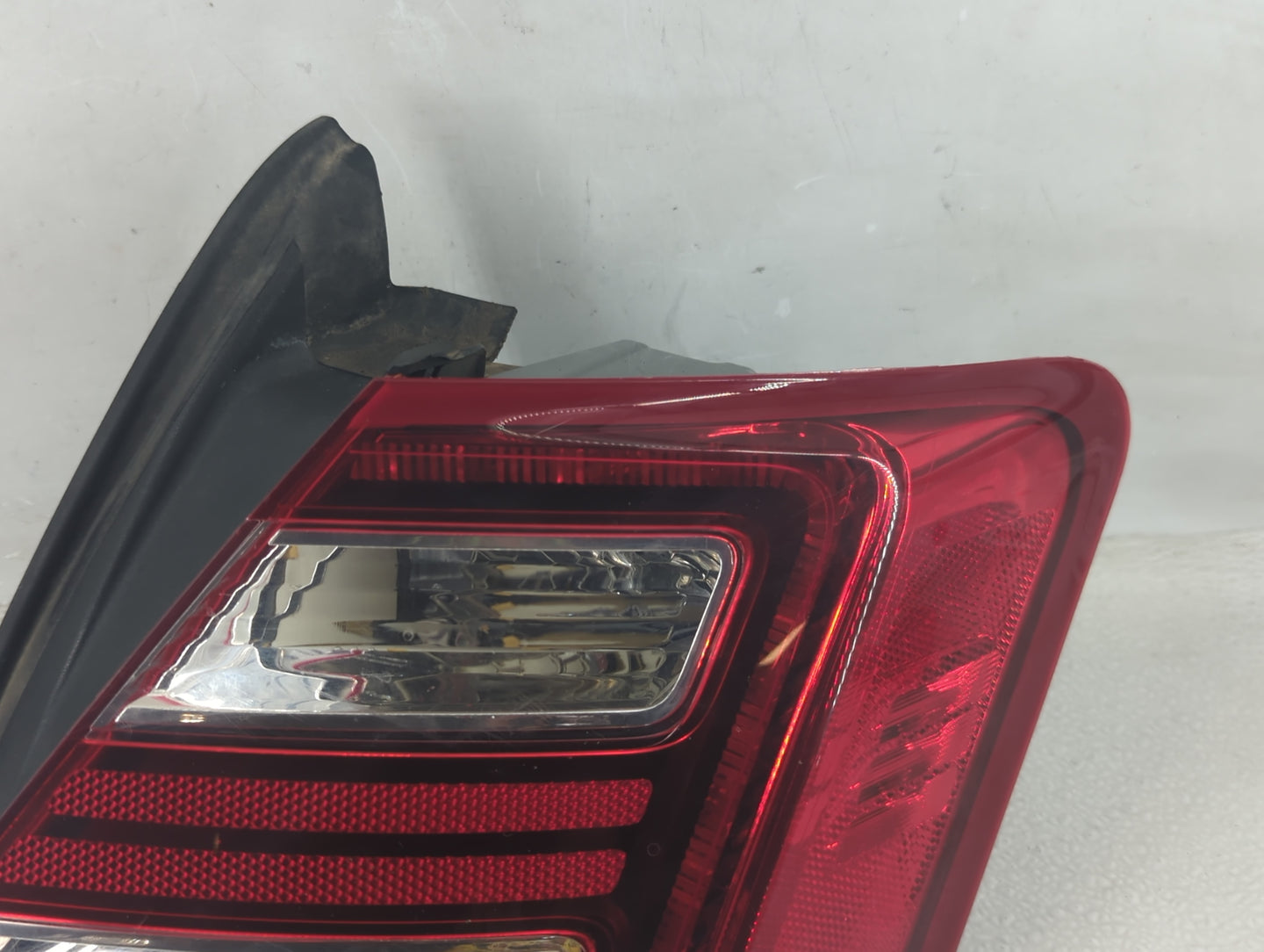 2013-2019 Ford Taurus Tail Light Assembly Passenger Right OEM P/N:DG13-13404-A DG13-13B504-A Fits OEM Used Auto Parts - Oemu