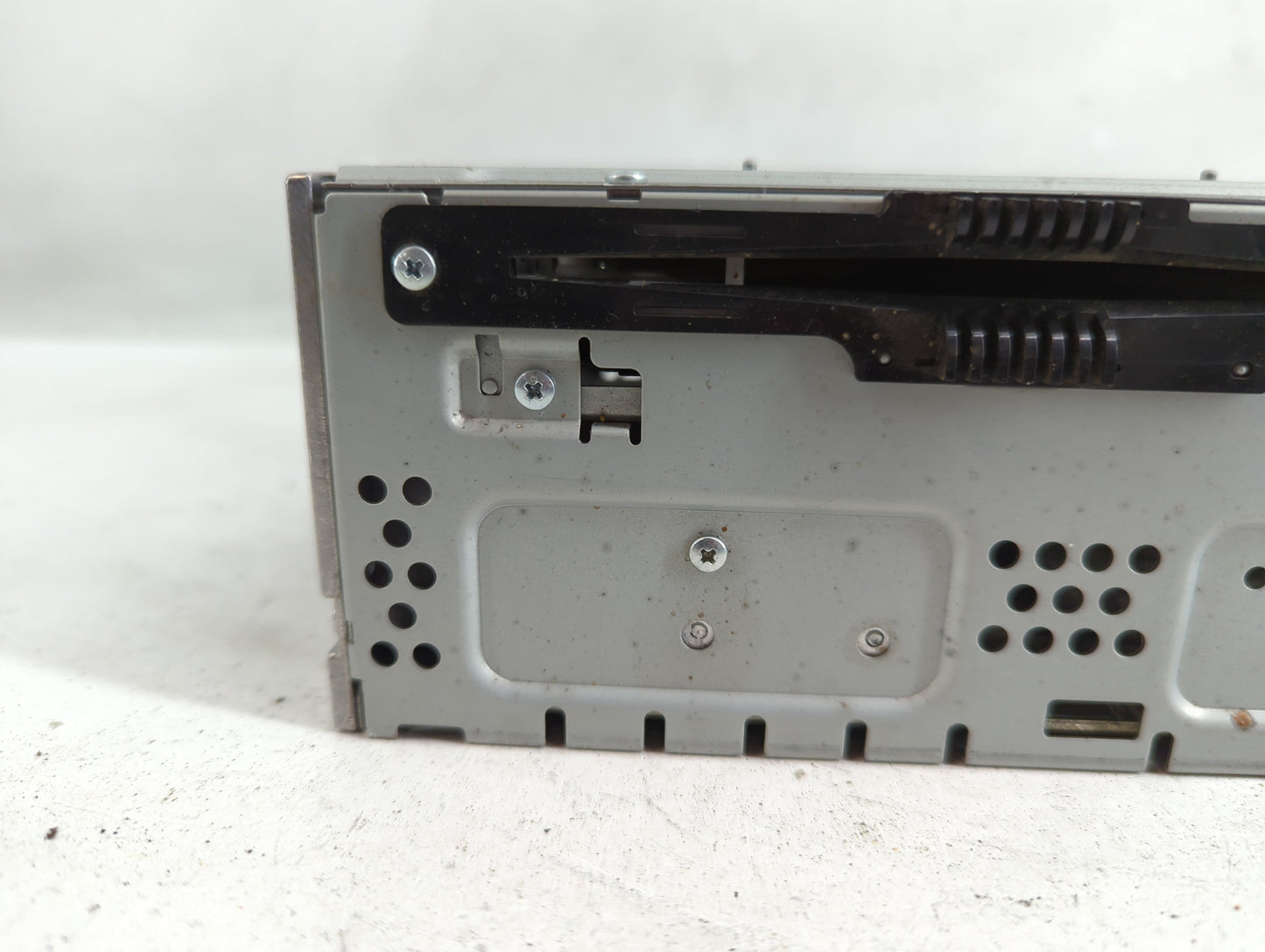 2014 Ford Taurus Radio AM FM Cd Player Receiver Replacement P/N:CQ-FJ32E1UMB Fits OEM Used Auto Parts - Oemusedautoparts1.co