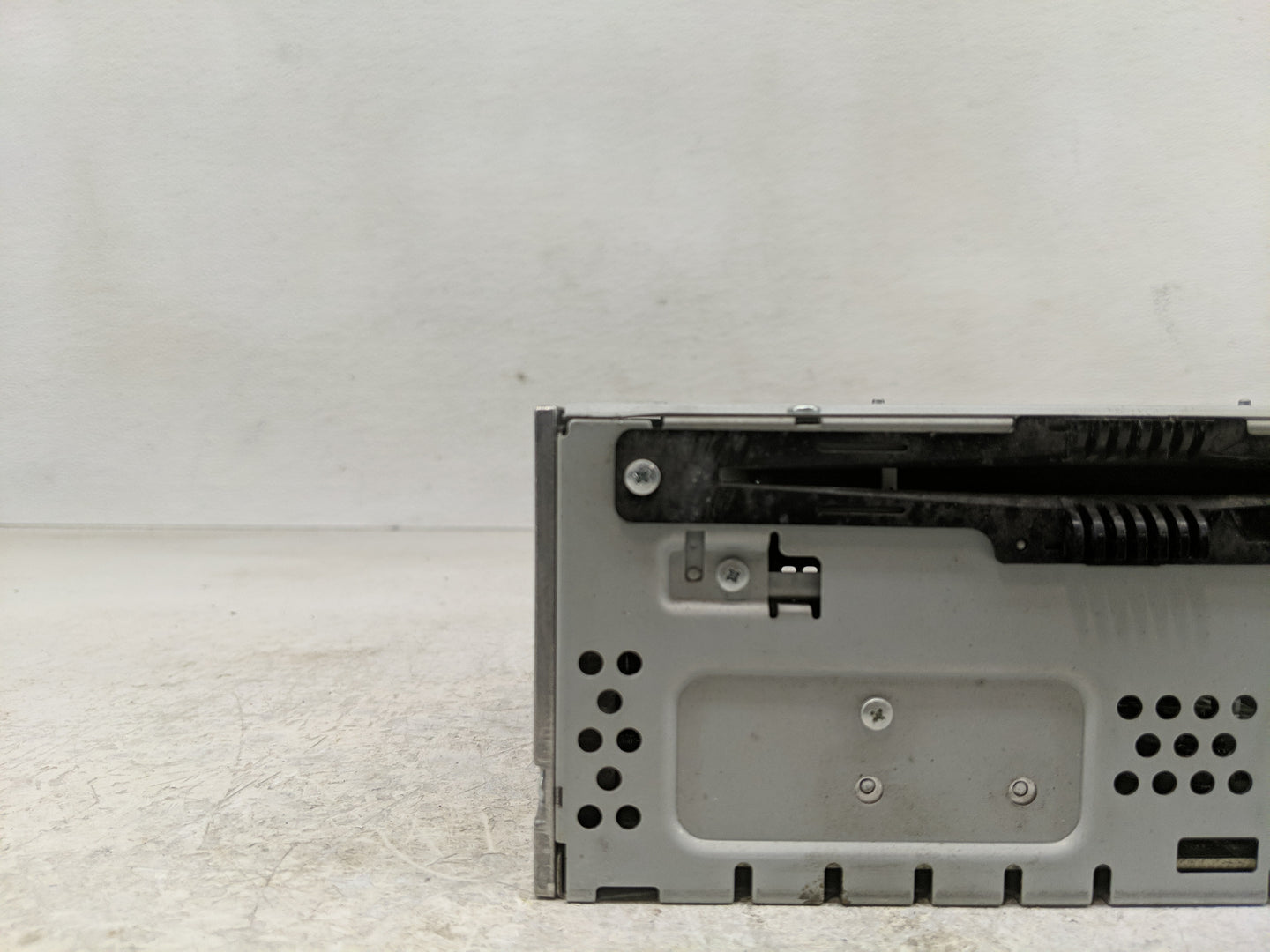 2014 Ford Taurus Radio AM FM Cd Player Receiver Replacement P/N:DG1T-19C107-FC Fits OEM Used Auto Parts - Oemusedautoparts1.