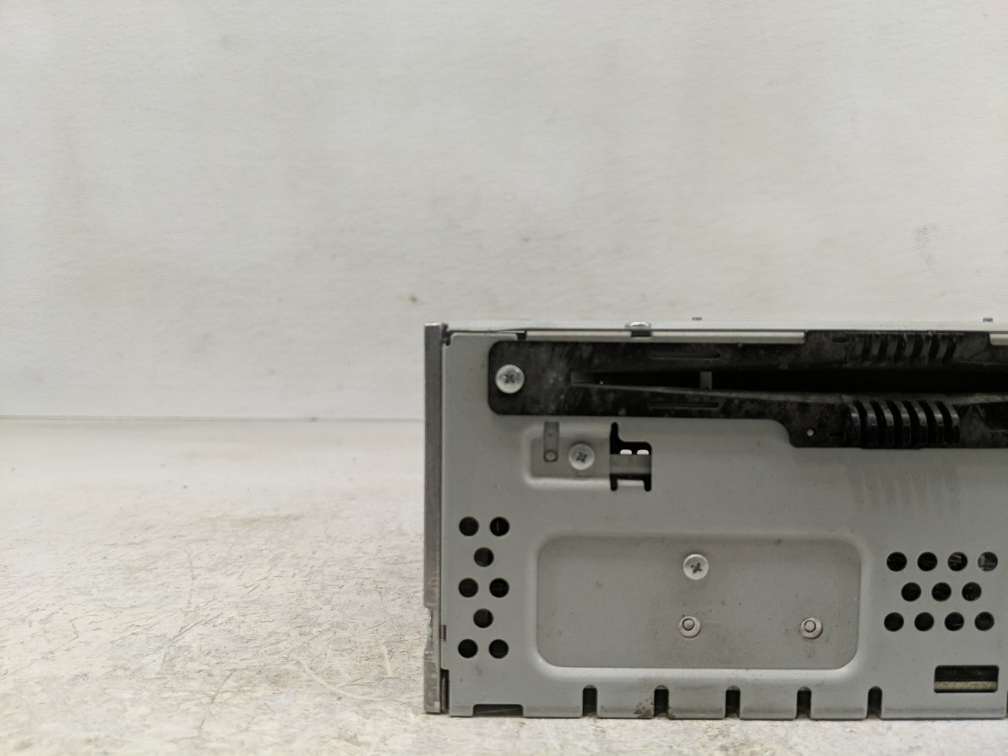 2014 Ford Taurus Radio AM FM Cd Player Receiver Replacement P/N:DG1T-19C107-FC Fits OEM Used Auto Parts - Oemusedautoparts1.