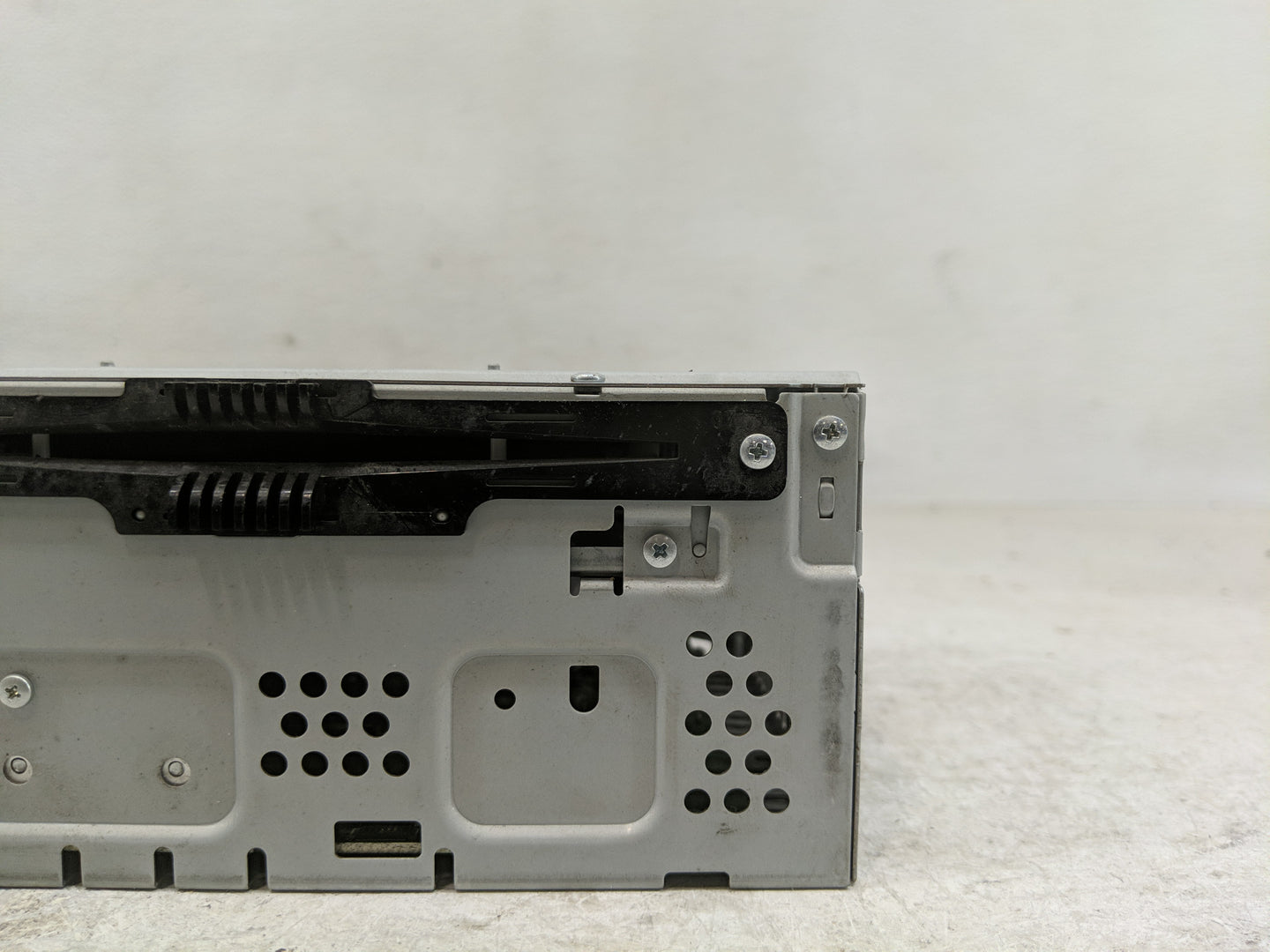 2014 Ford Taurus Radio AM FM Cd Player Receiver Replacement P/N:DG1T-19C107-FC Fits OEM Used Auto Parts - Oemusedautoparts1.