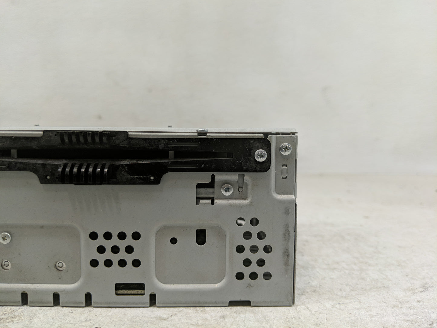 2014 Ford Taurus Radio AM FM Cd Player Receiver Replacement P/N:DG1T-19C107-FC Fits OEM Used Auto Parts - Oemusedautoparts1.