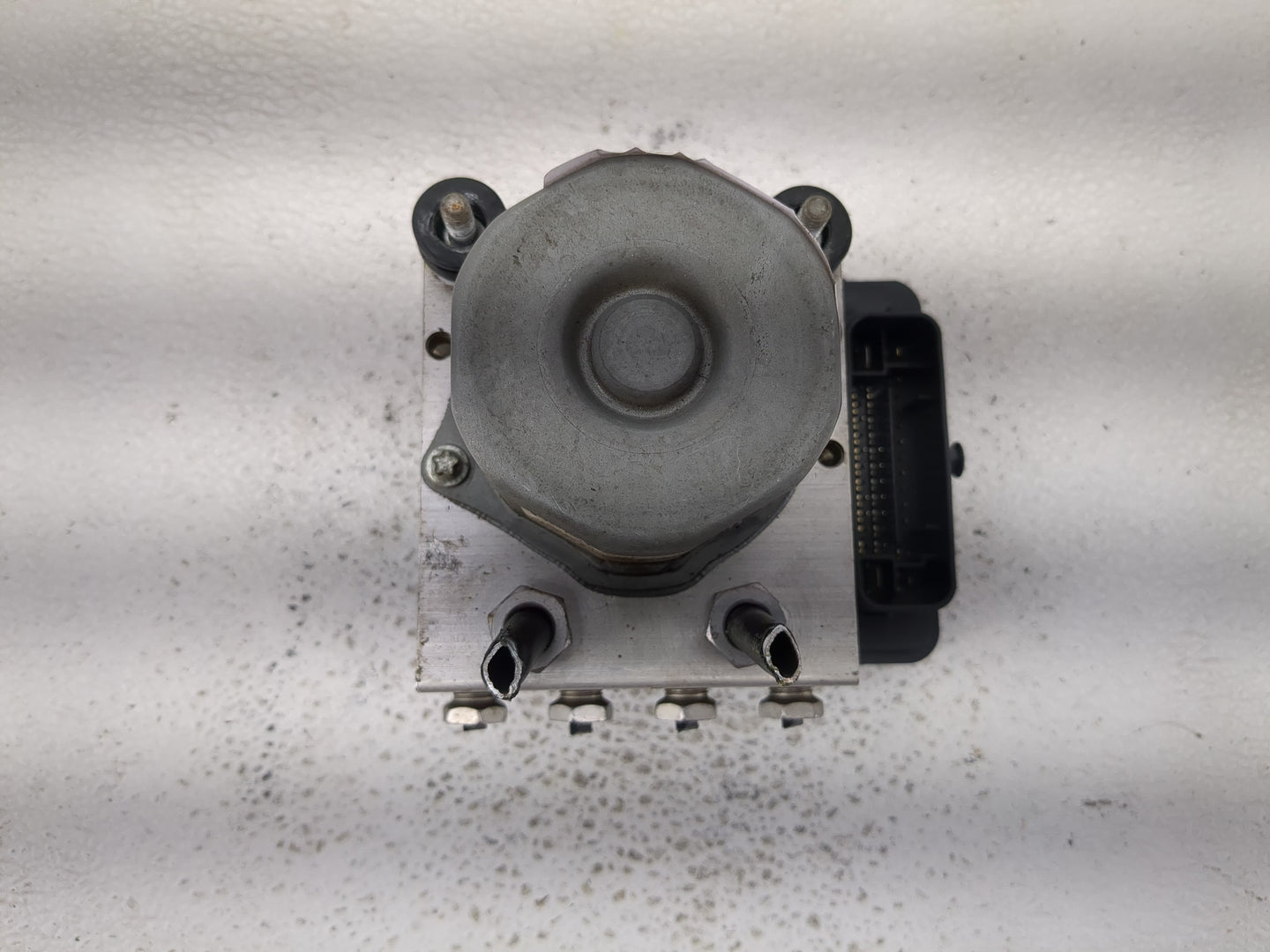 2013-2014 Ford Taurus ABS Pump Control Module Replacement P/N:DG13-2C405-A Fits Fits 2013 2014 OEM Used Auto Parts - Oemused