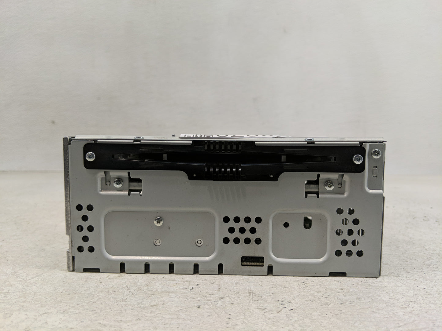 2013-2014 Ford Taurus Radio AM FM Cd Player Receiver Replacement P/N:DG1T-19C107-AG Fits Fits 2013 2014 OEM Used Auto Parts 