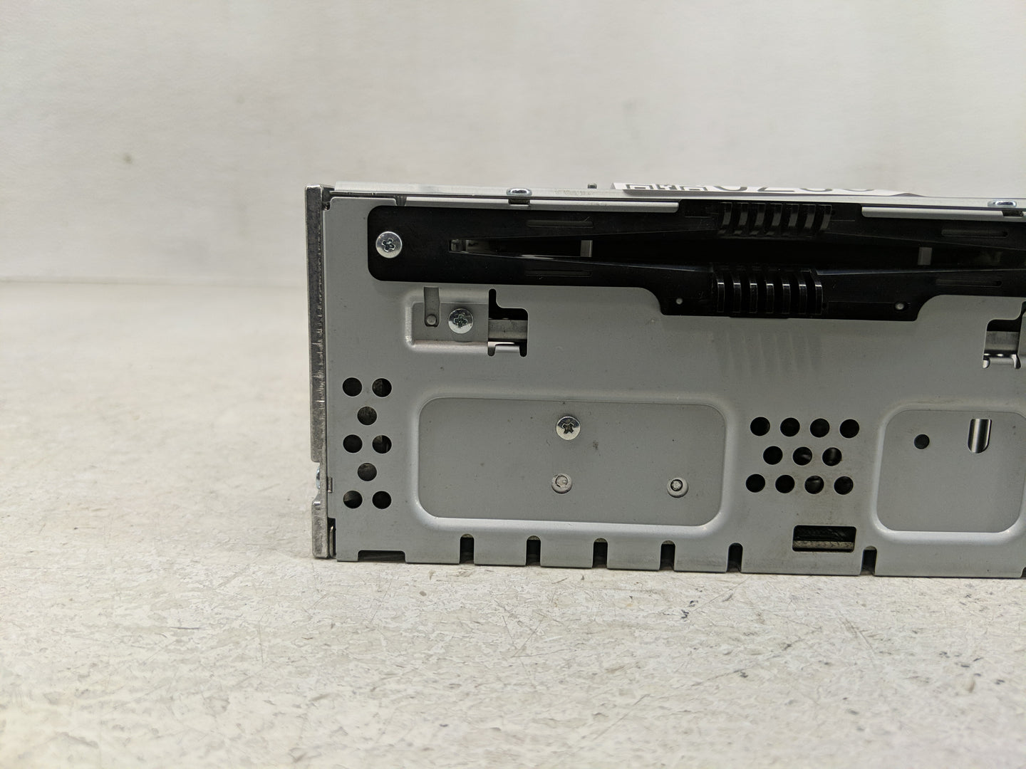 2013-2014 Ford Taurus Radio AM FM Cd Player Receiver Replacement P/N:DG1T-19C107-AG Fits Fits 2013 2014 OEM Used Auto Parts 