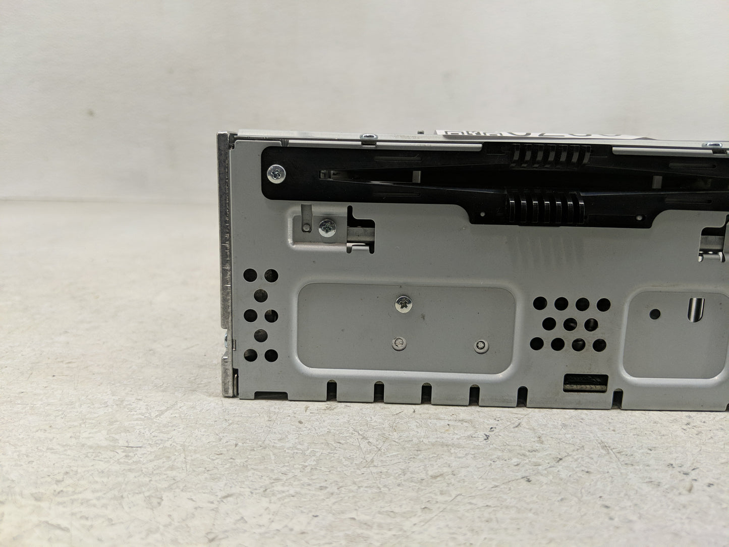 2013-2014 Ford Taurus Radio AM FM Cd Player Receiver Replacement P/N:DG1T-19C107-AG Fits Fits 2013 2014 OEM Used Auto Parts 