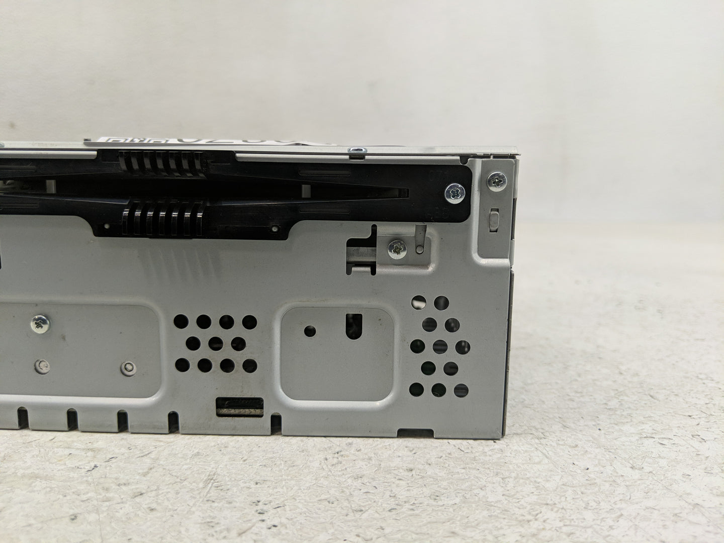 2013-2014 Ford Taurus Radio AM FM Cd Player Receiver Replacement P/N:DG1T-19C107-AG Fits Fits 2013 2014 OEM Used Auto Parts 