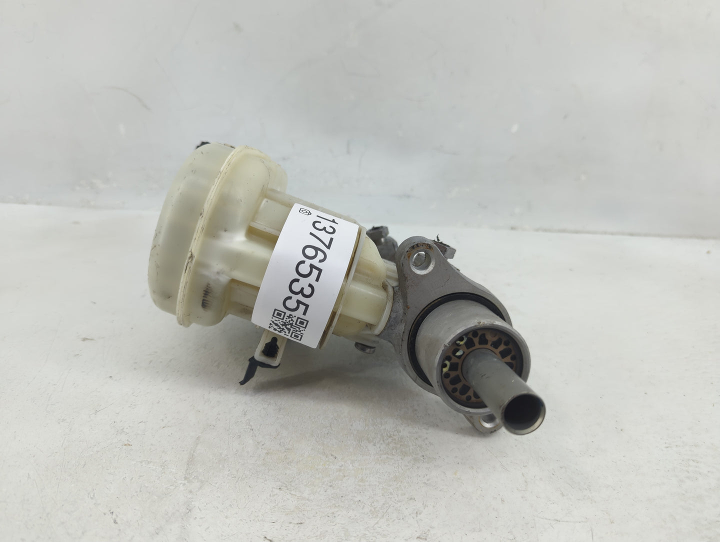 2013-2019 Ford Taurus Brake Master Cylinder 1376535 - Oemusedautoparts1.com