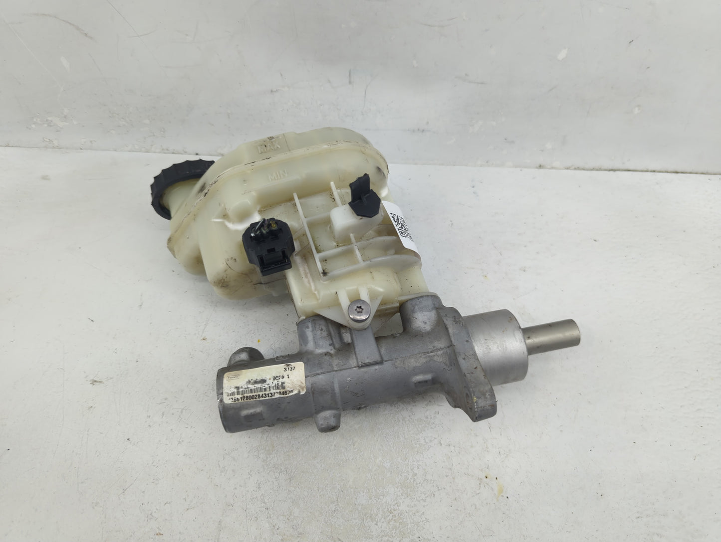 2013-2019 Ford Taurus Brake Master Cylinder 1376535 - Oemusedautoparts1.com