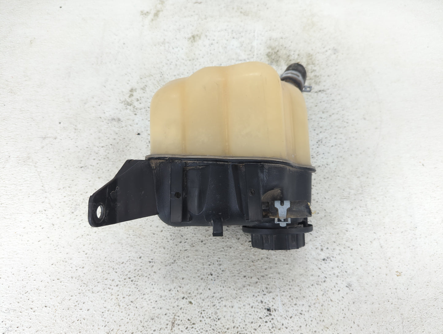 2012-2019 Ford Taurus Radiator Coolant Overflow Expansion Tank Bottle 1432441 - Oemusedautoparts1.com