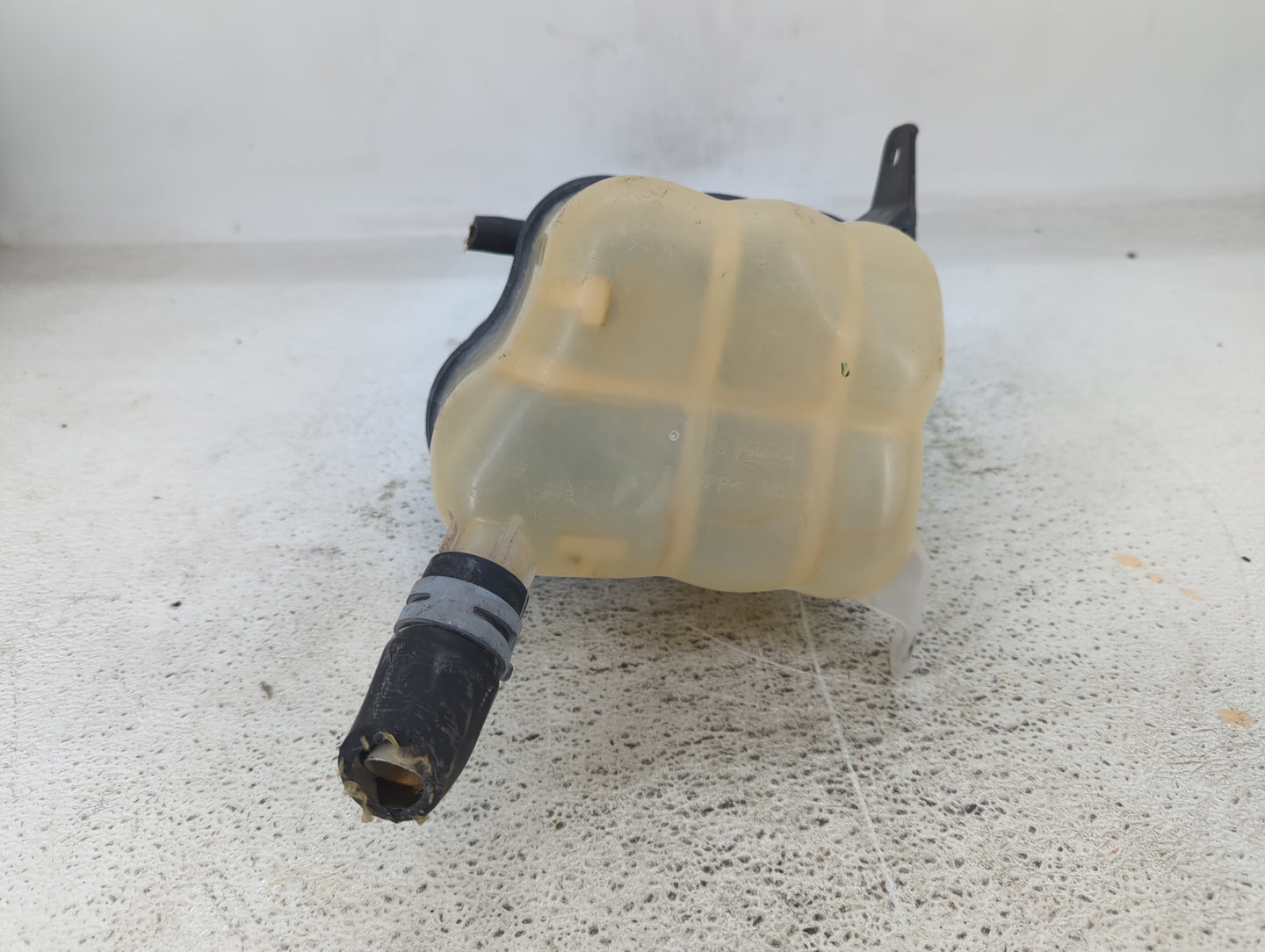 2012-2019 Ford Taurus Radiator Coolant Overflow Expansion Tank Bottle - Oemusedautoparts1.com